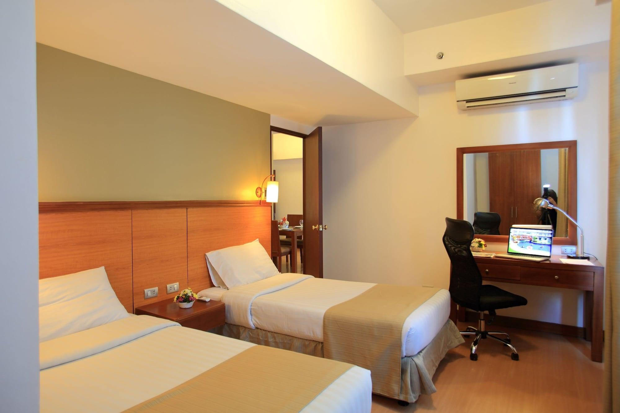 The Malayan Plaza Hotel Pasig City Экстерьер фото