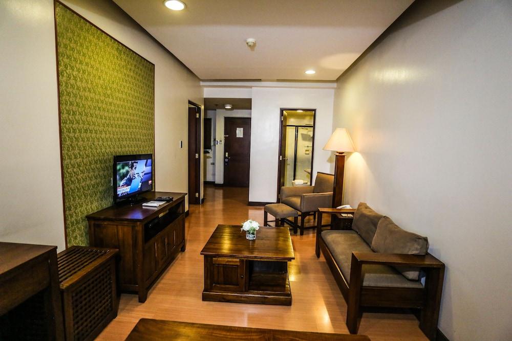 The Malayan Plaza Hotel Pasig City Экстерьер фото