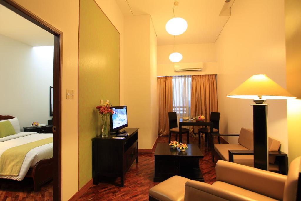 The Malayan Plaza Hotel Pasig City Экстерьер фото