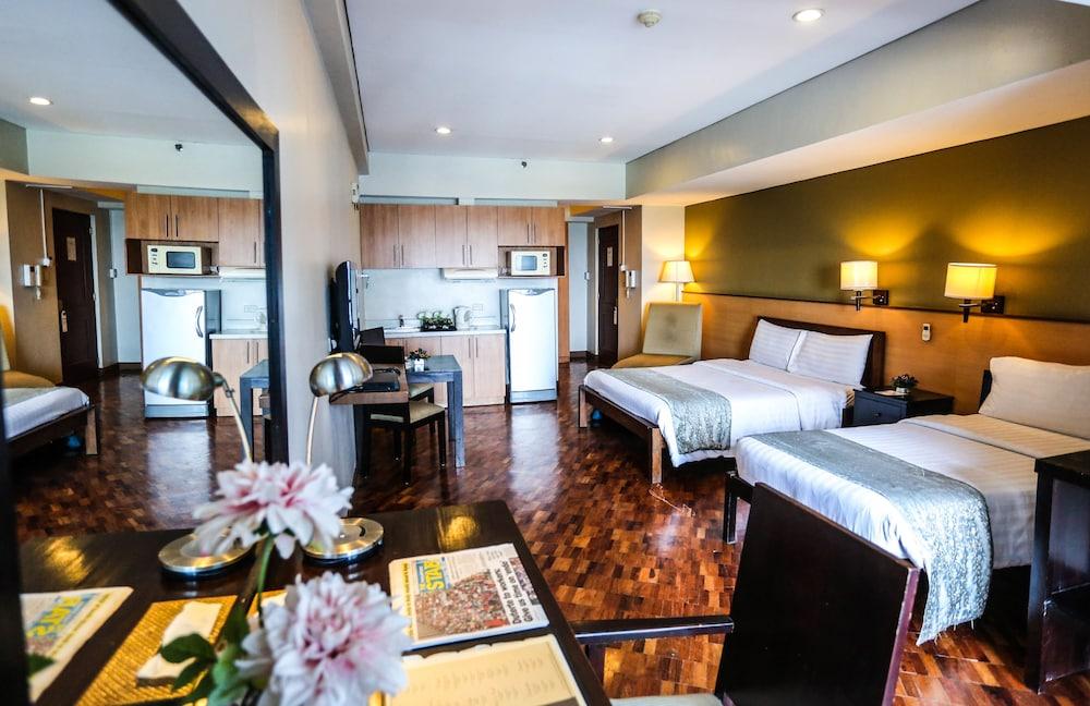 The Malayan Plaza Hotel Pasig City Экстерьер фото