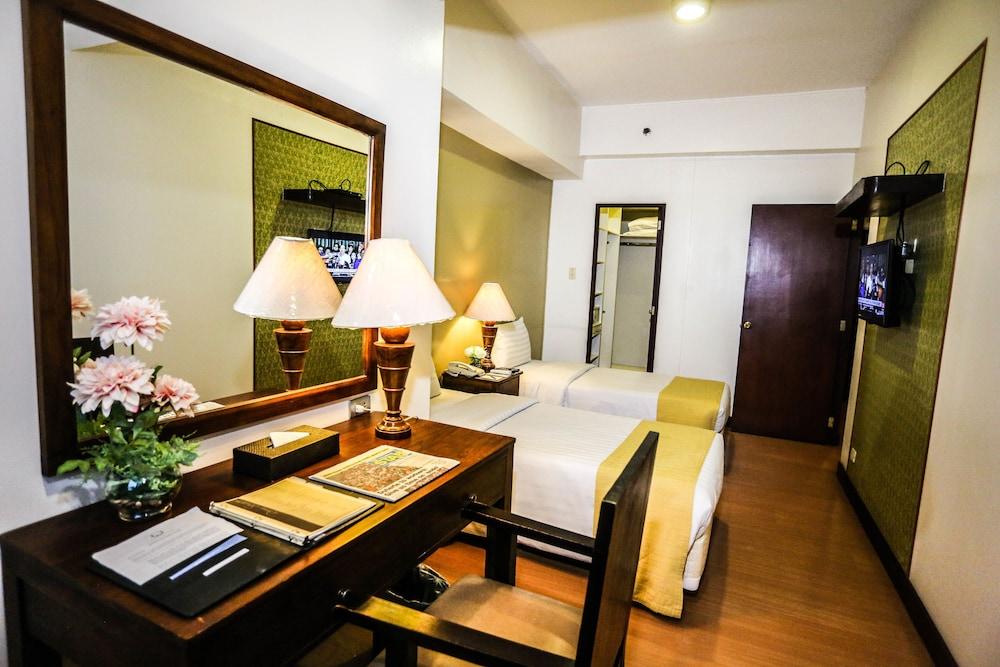 The Malayan Plaza Hotel Pasig City Экстерьер фото
