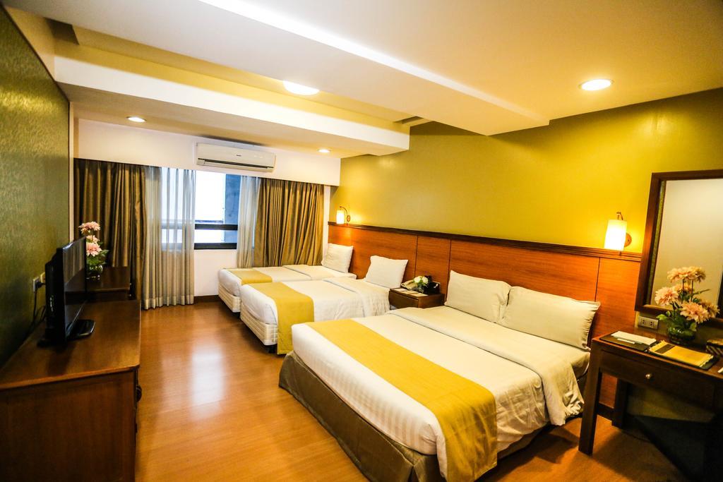 The Malayan Plaza Hotel Pasig City Экстерьер фото
