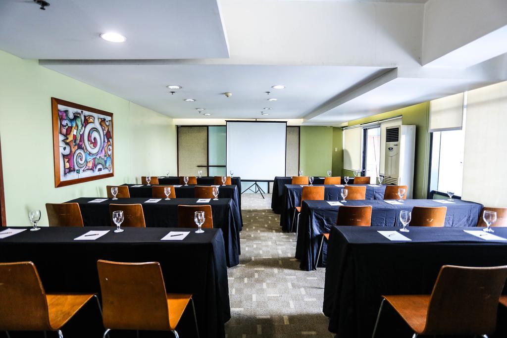 The Malayan Plaza Hotel Pasig City Экстерьер фото