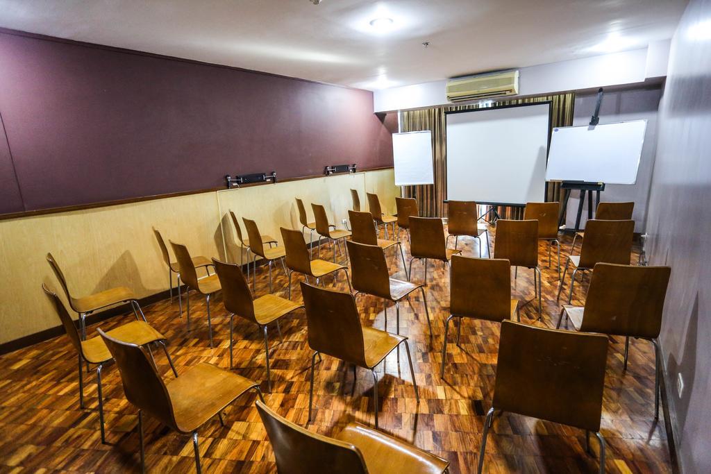 The Malayan Plaza Hotel Pasig City Экстерьер фото