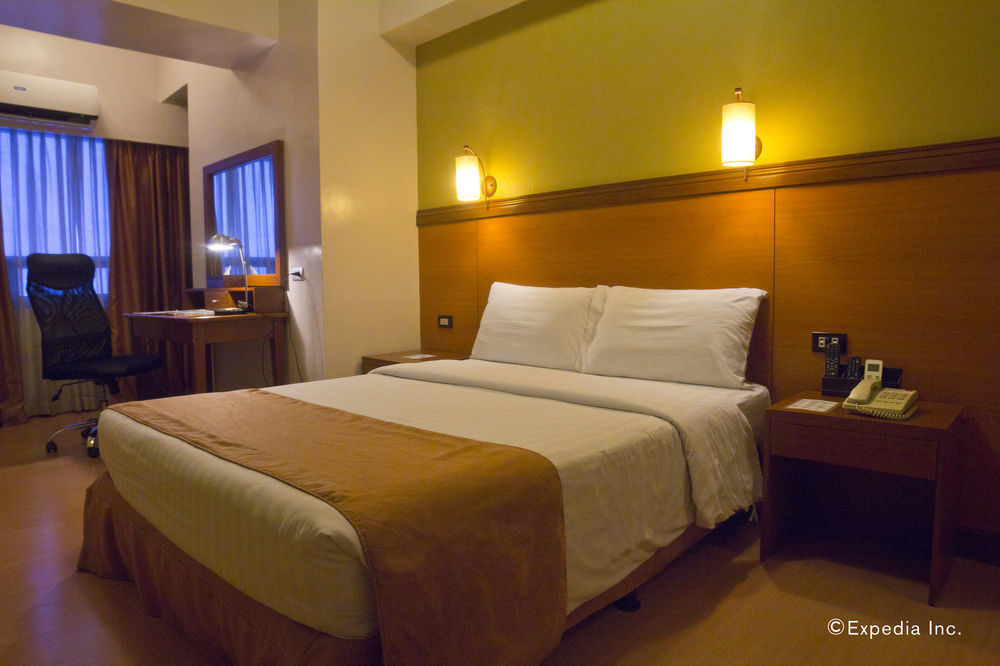 The Malayan Plaza Hotel Pasig City Экстерьер фото