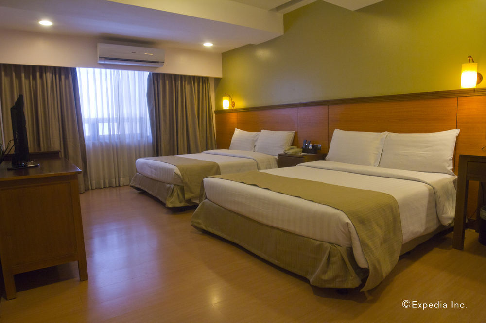 The Malayan Plaza Hotel Pasig City Экстерьер фото