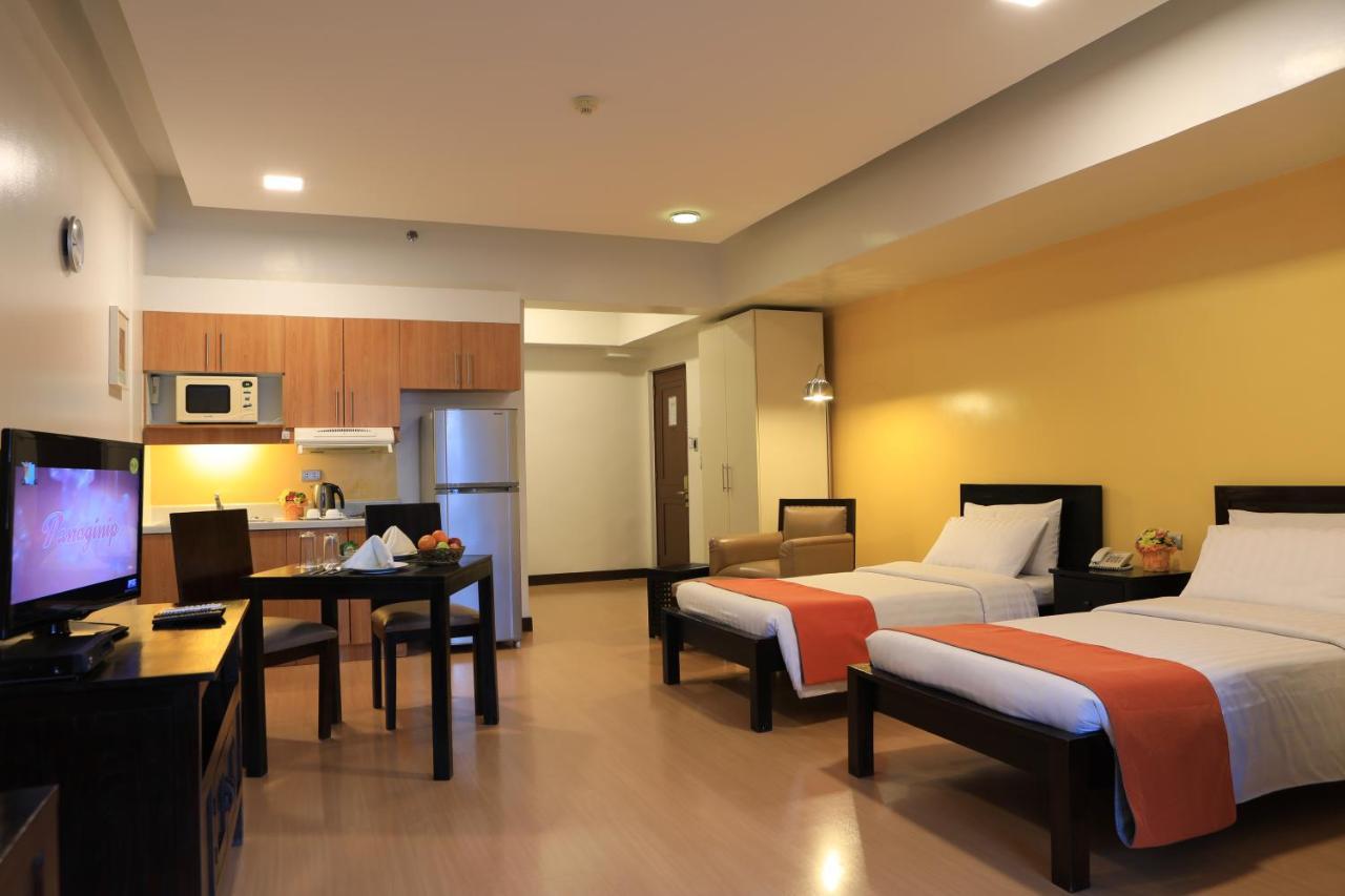 The Malayan Plaza Hotel Pasig City Экстерьер фото