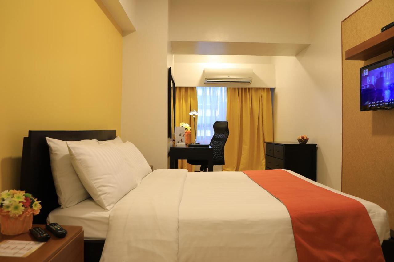 The Malayan Plaza Hotel Pasig City Экстерьер фото