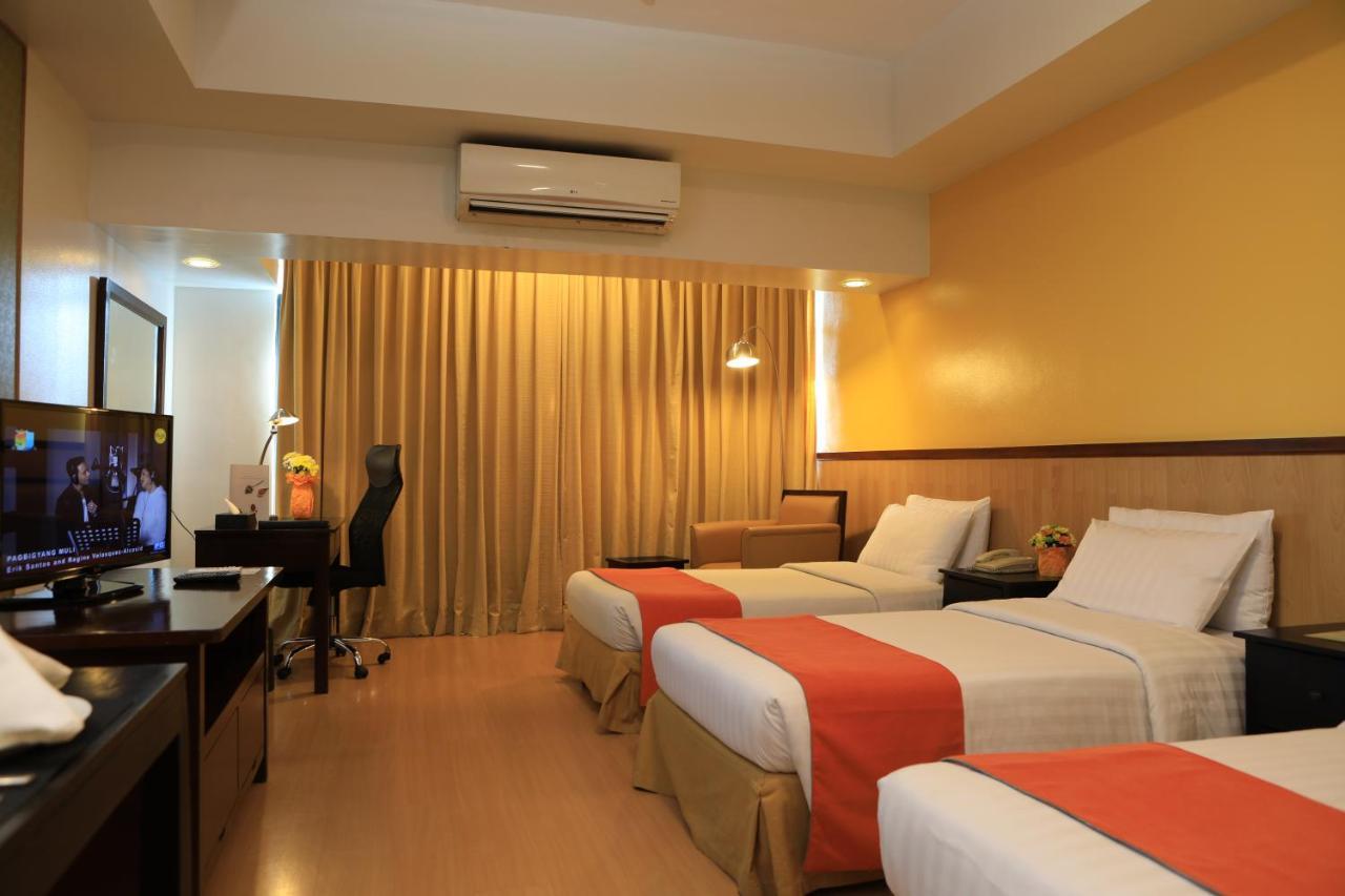 The Malayan Plaza Hotel Pasig City Экстерьер фото
